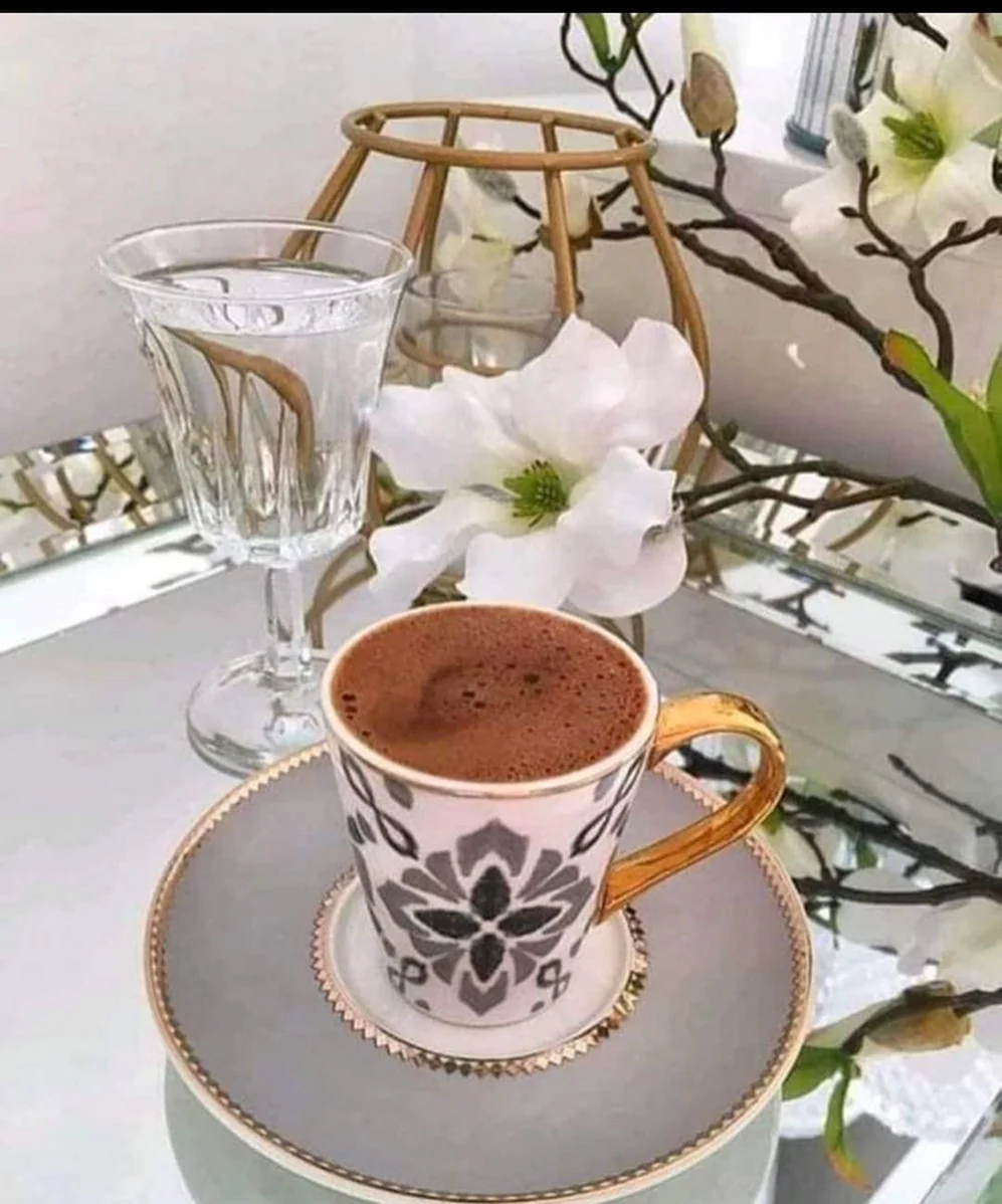 Красивые кофейные чашки. Открытка с добрым утром