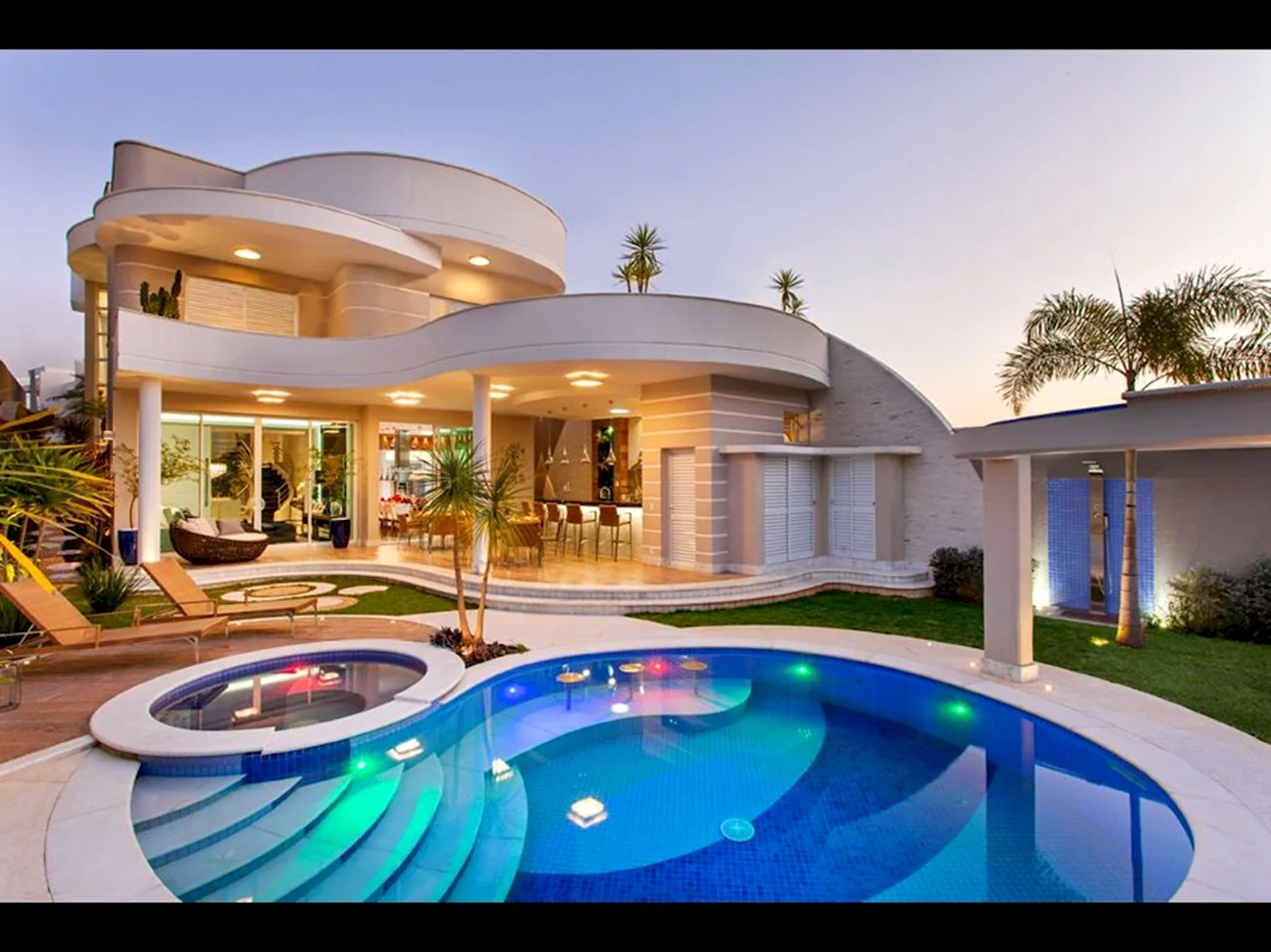 Красивый домик с бассейном. Красивая картинка