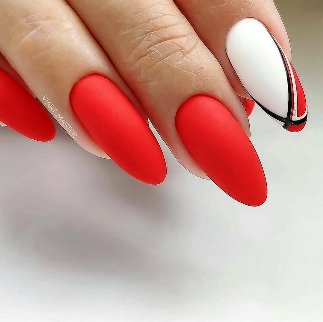 Красный френч на миндалевидных ногтях матовый. Красивая картинка