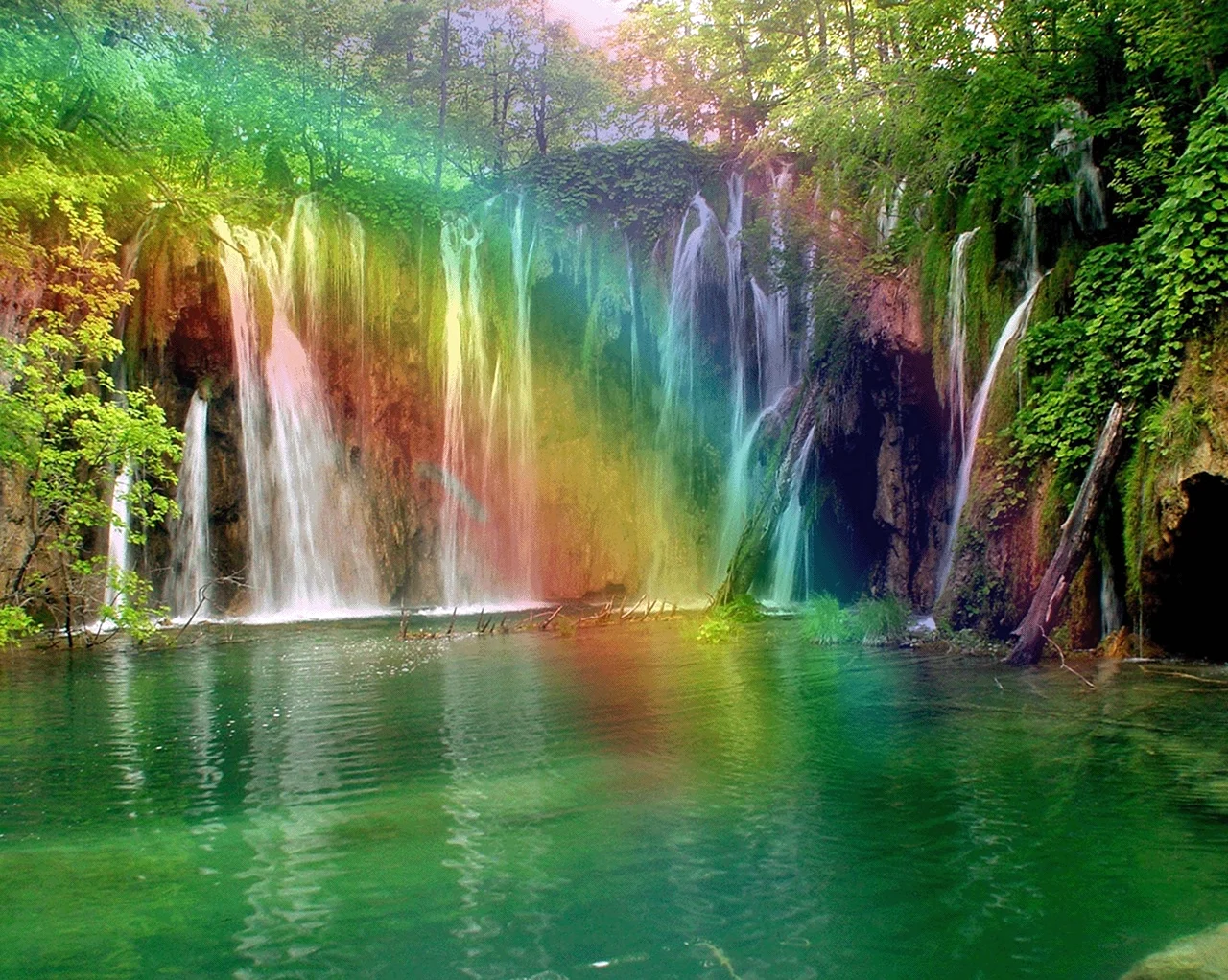 Кравица водопад Радуга. Красивая картинка