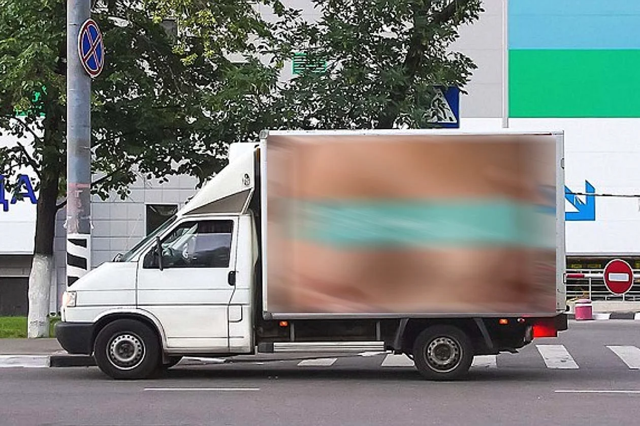 Креативная реклама на грузовиках. Прикольная картинка