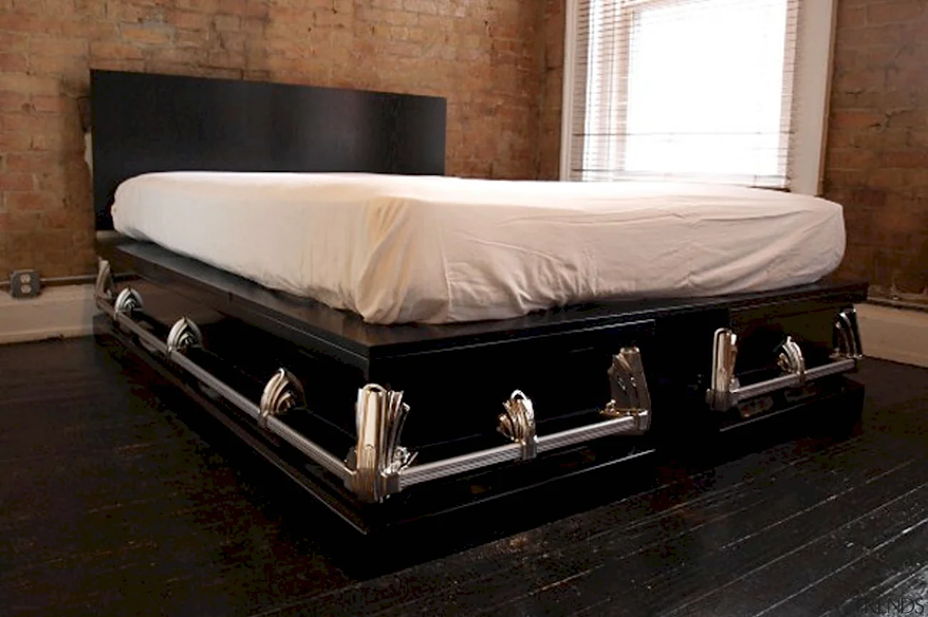 Кровать гроб. Прикольная картинка