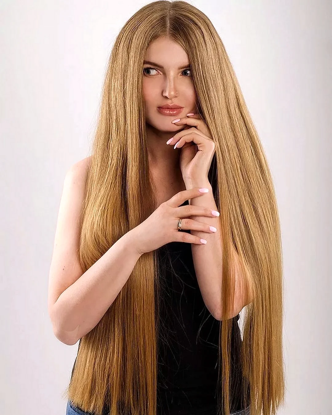 Ксюша Куцевич длинные волосы. Красивая девушка