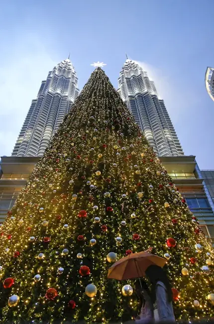 Куала-Лумпур елка. Красивая картинка