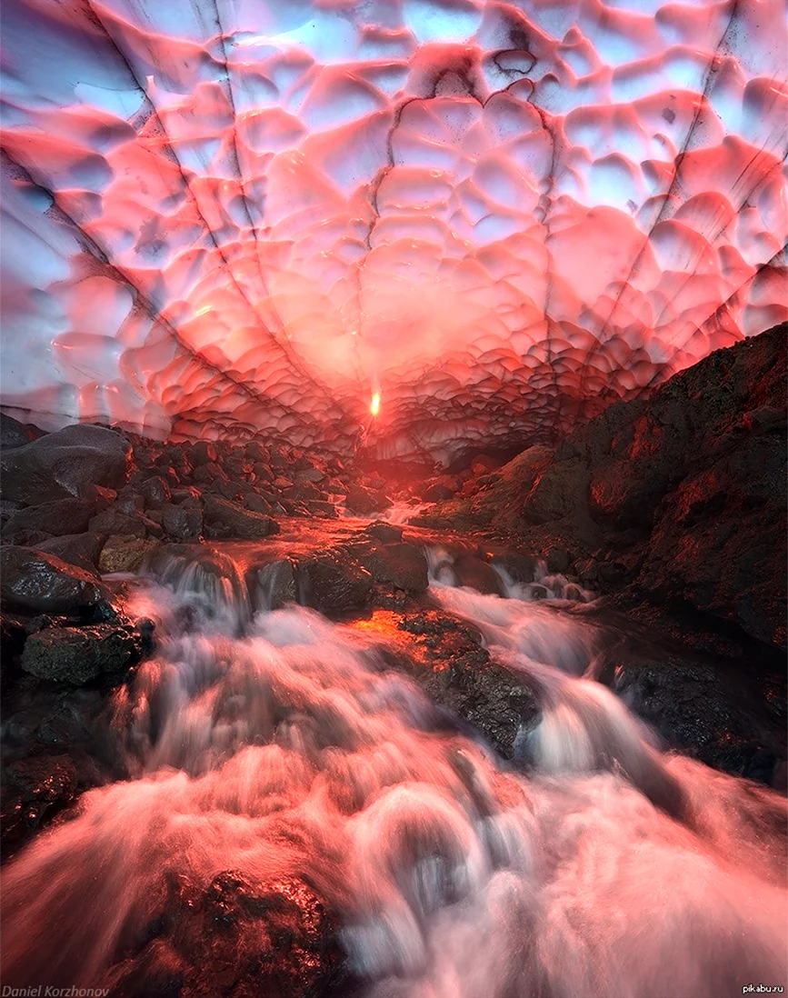 Ледяная пещера Мутновский. Красивая картинка