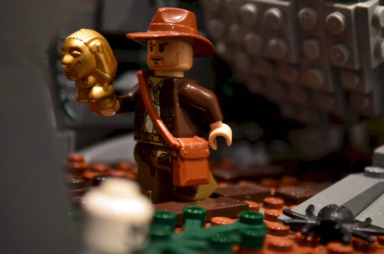 LEGO Indiana Jones moc. Картинка из мультфильма