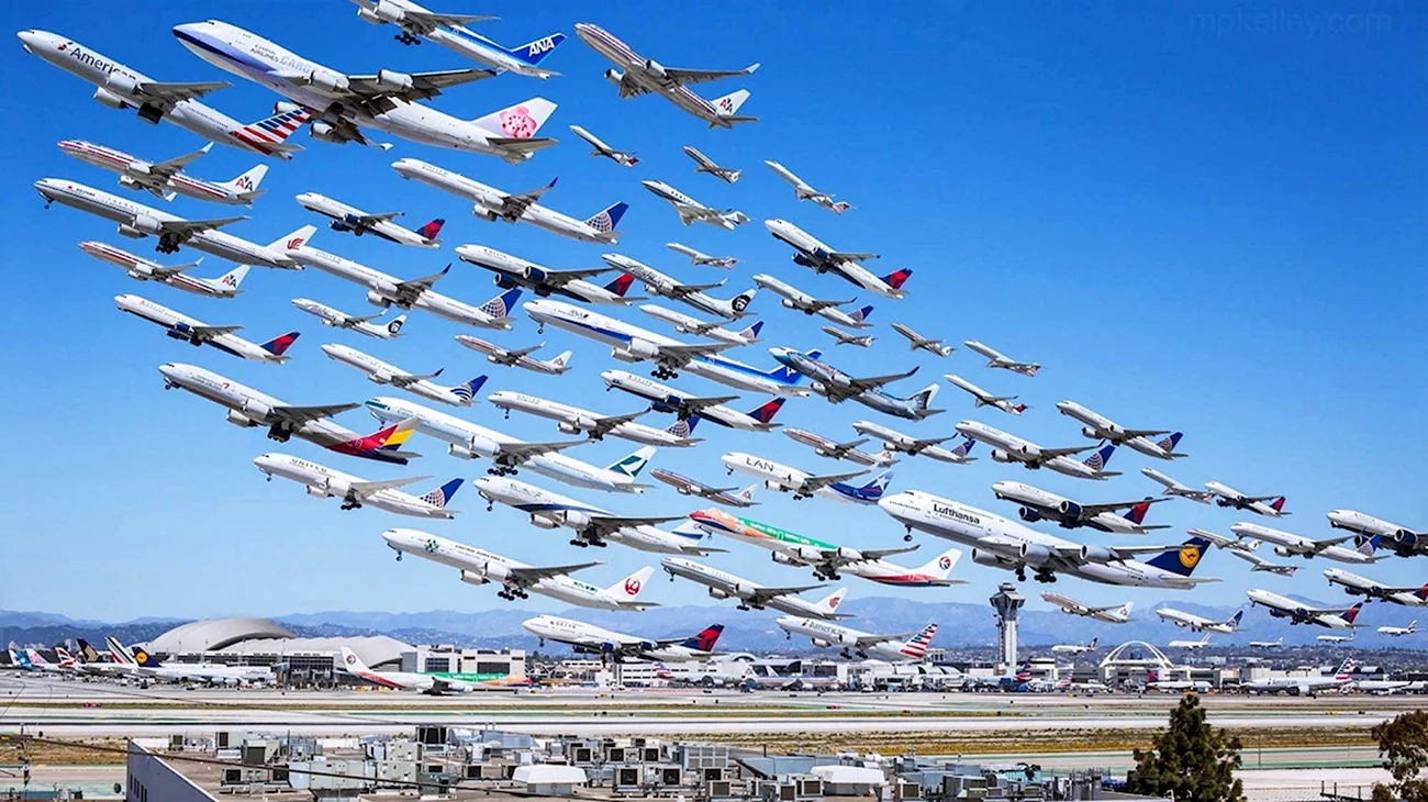 Много самолетов в небе