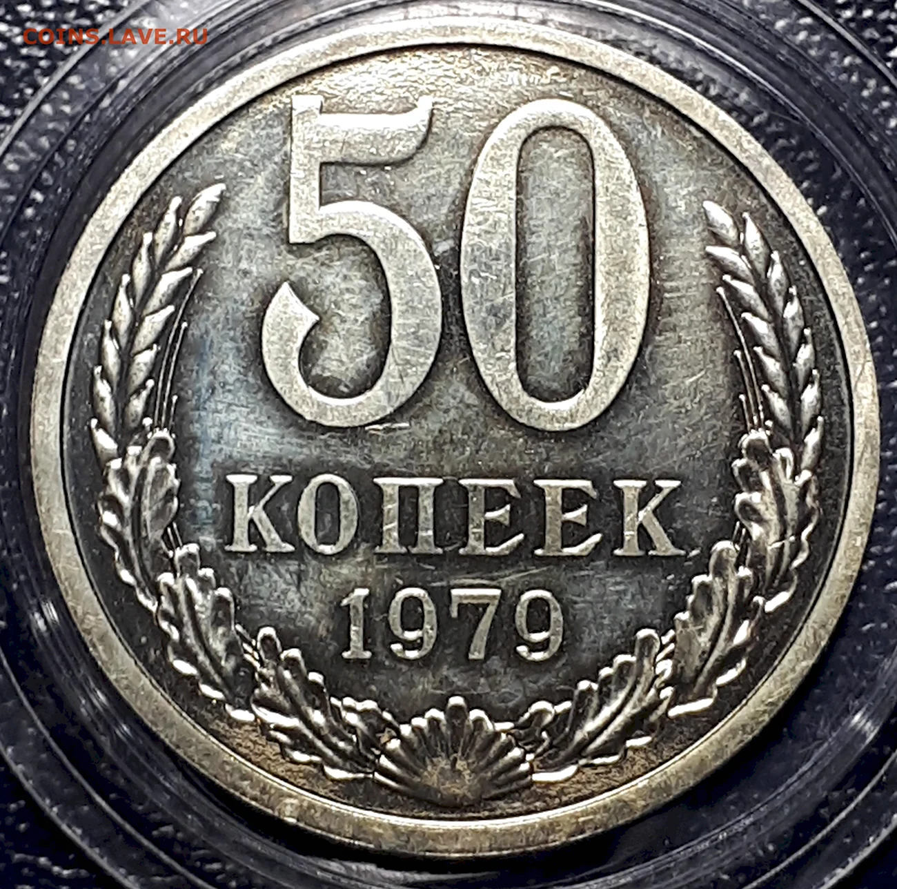 Монета 2000 рублей. Картинка