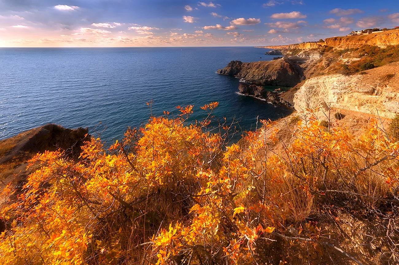 Мыс Фиолент в Крыму осенью. Картинка