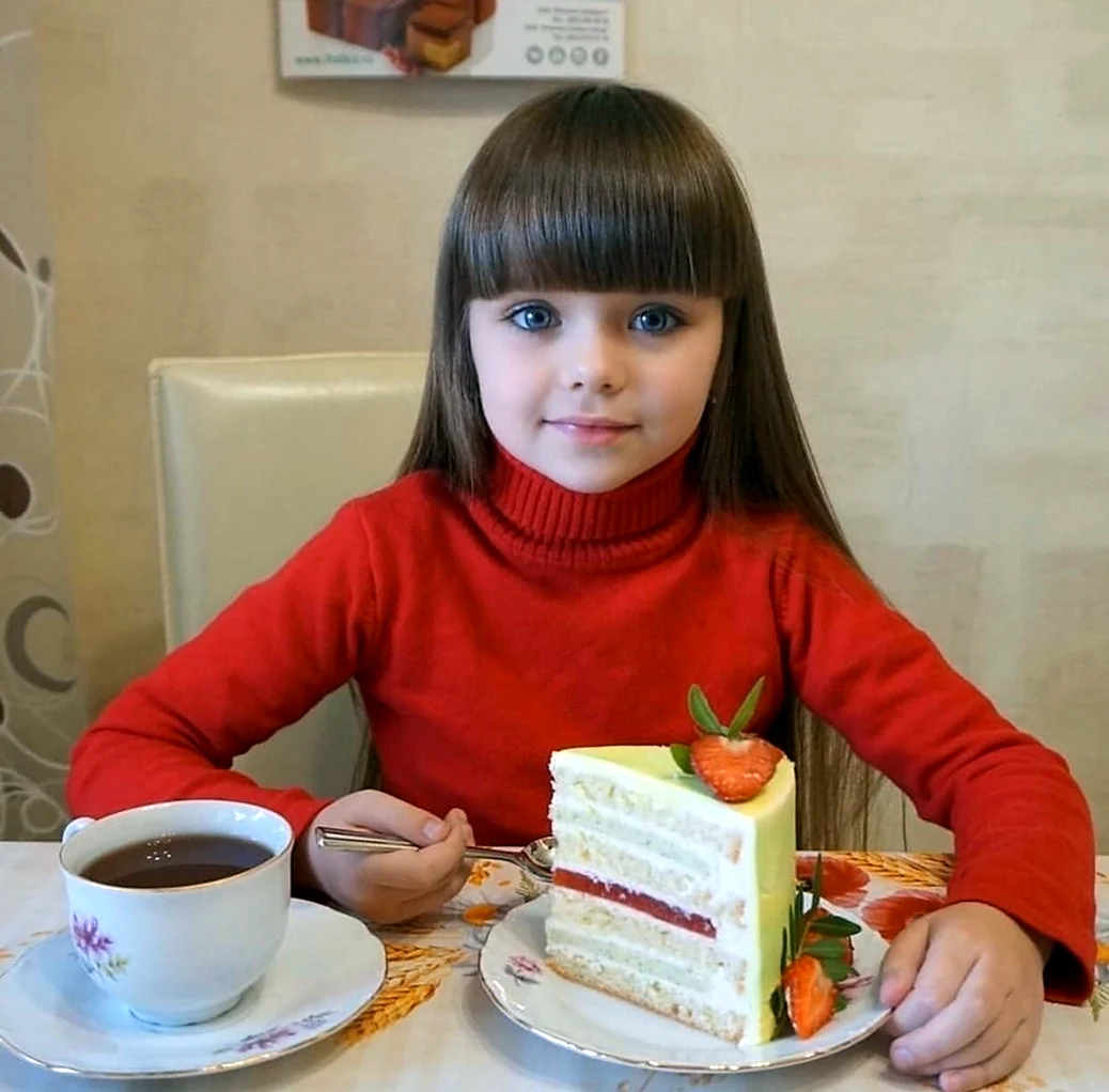 Настя Князева сейчас 2020 с родителями. Красивая девушка
