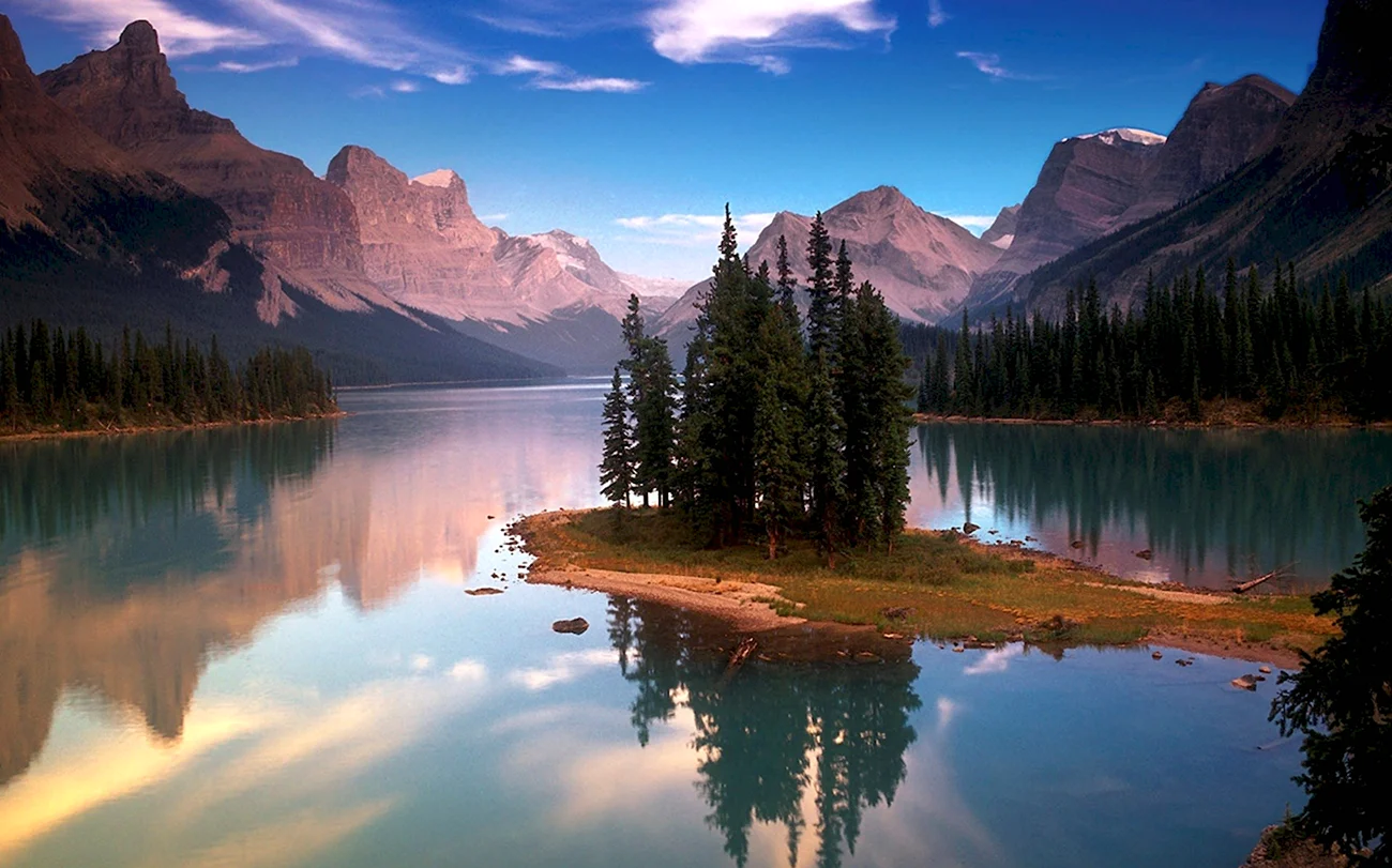 Национальный парк Джаспер Альберта Канада. Красивая картинка