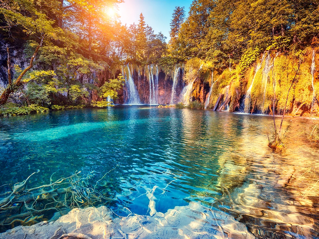 Национальный парк Плитвицкие озера Хорватия. Красивая картинка
