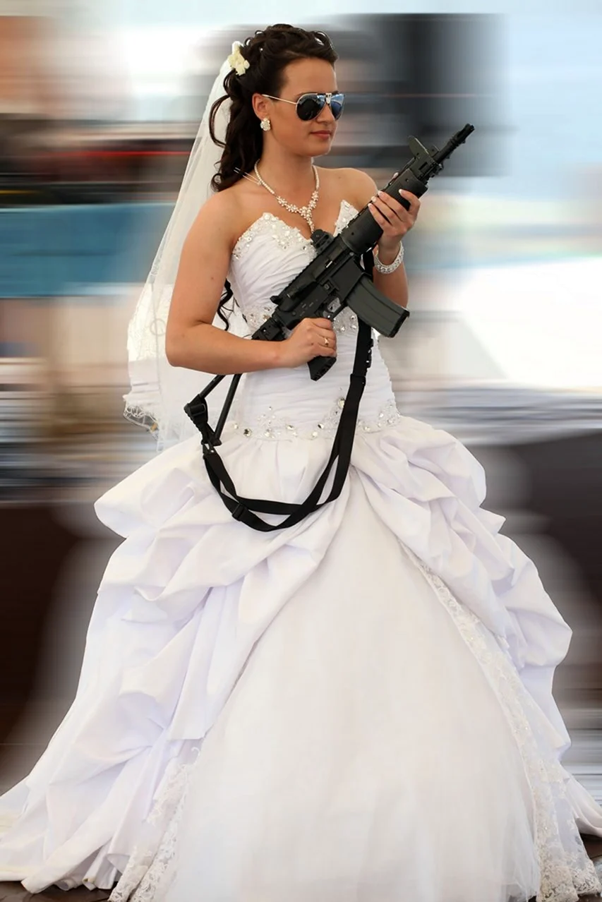 Невеста с автоматом. Прикольная картинка