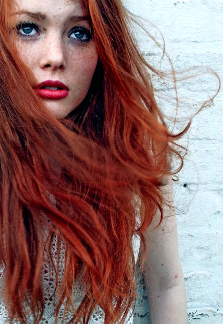 Нина Бернс рыжие волосы. Красивая девушка