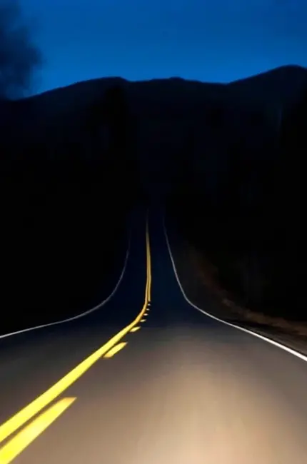 Ночная дорога. Красивая картинка