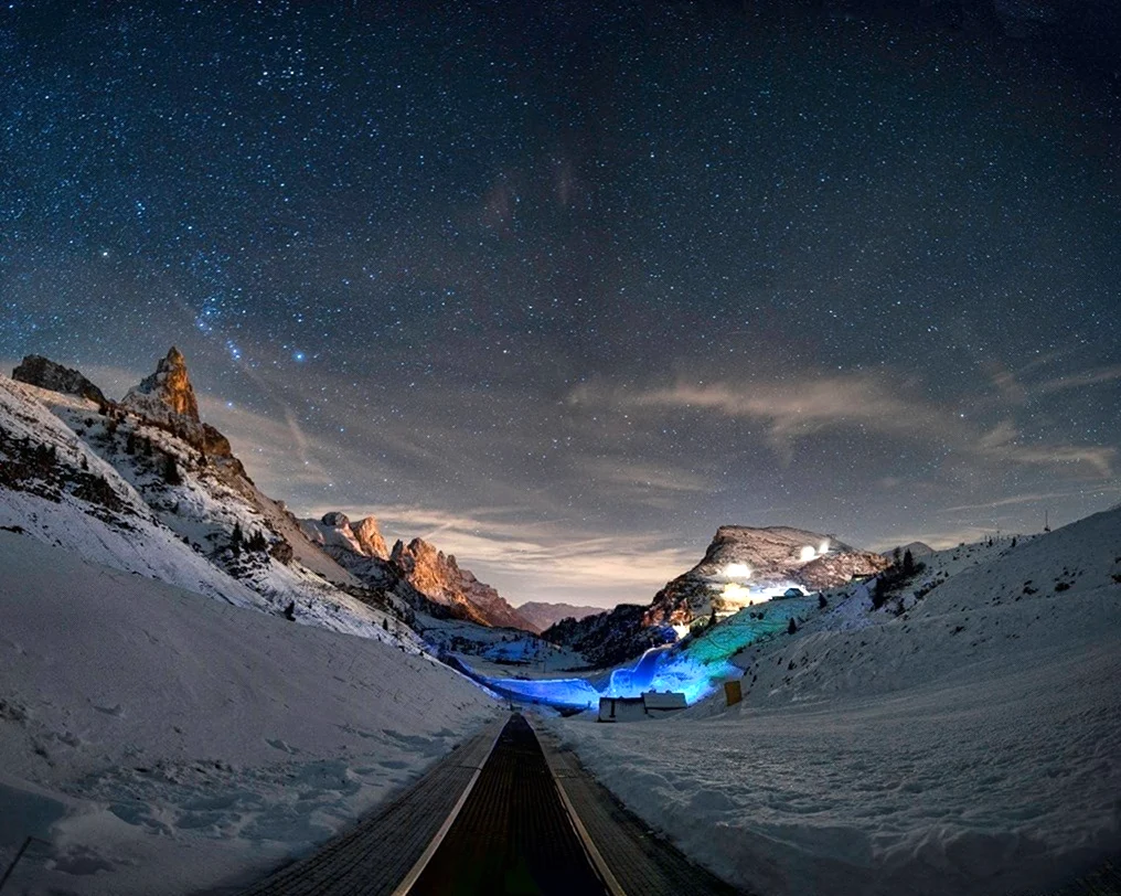 Ночные горы. Красивая картинка