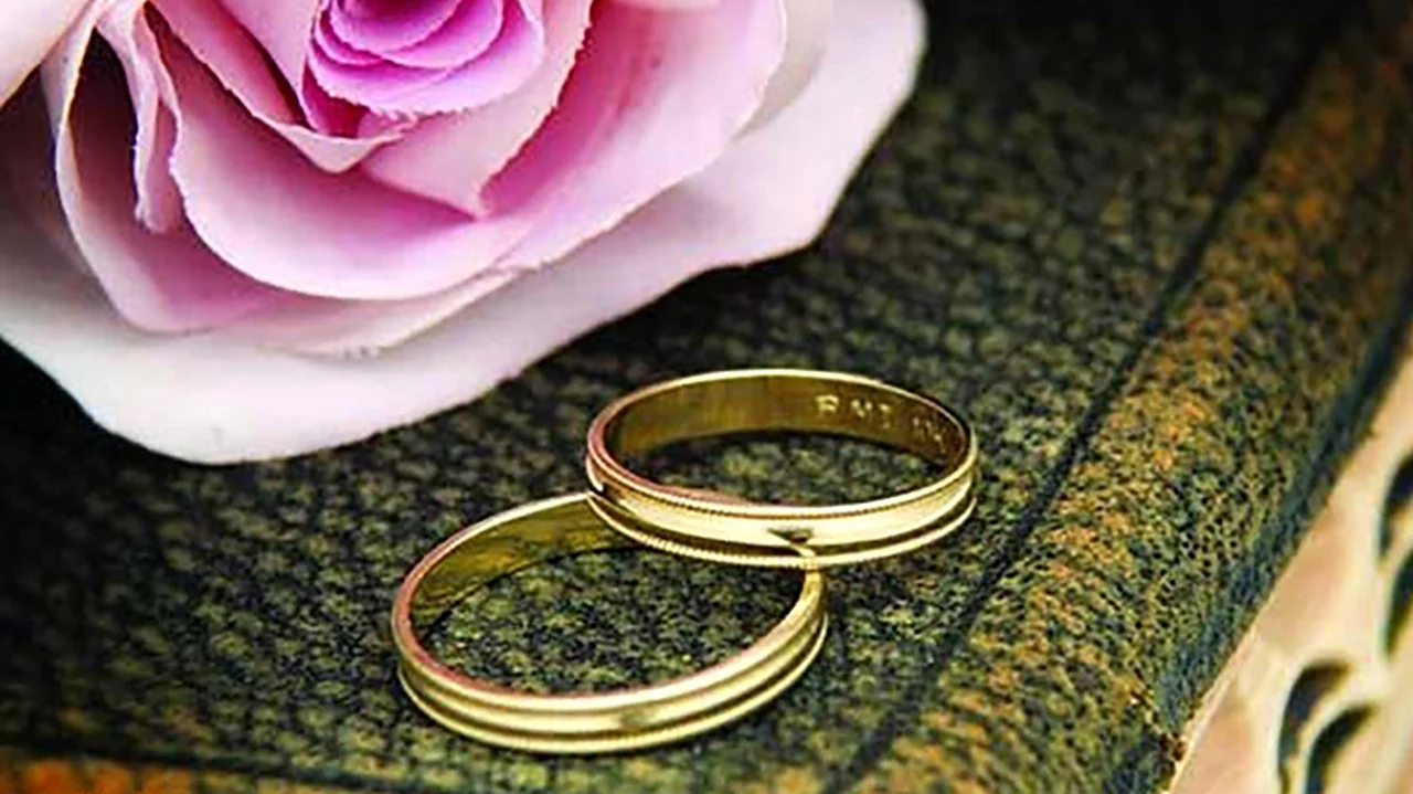 Обручальное кольцо. Поздравление с годовщиной свадьбы