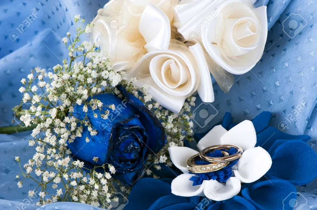 Открытка с днем свадьбы в голубых тонах. Поздравление с годовщиной свадьбы