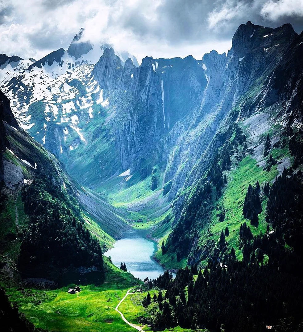 Озеро Фелен Швейцария. Красивая картинка