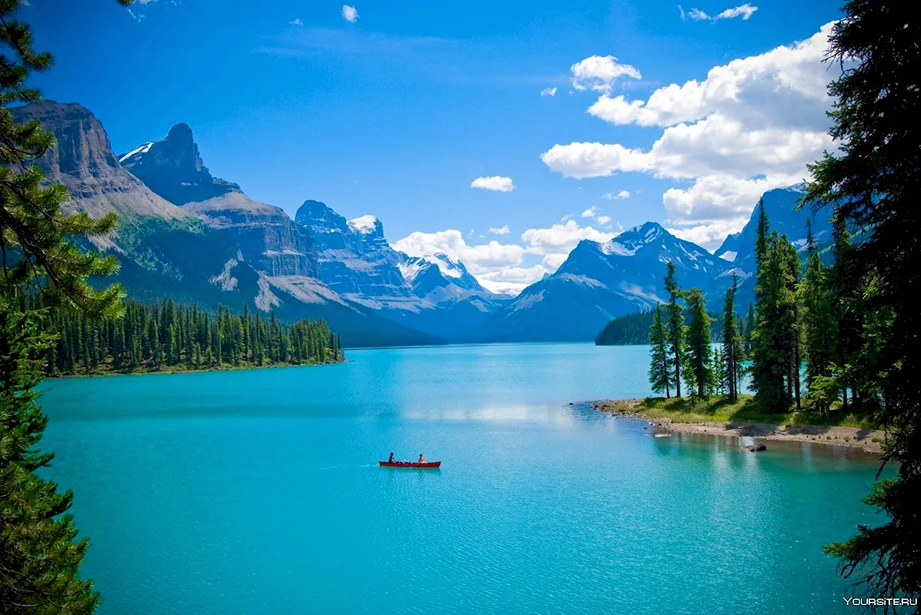 Озеро Малайн в национальном парке Джаспер Альберта Канада. Картинка