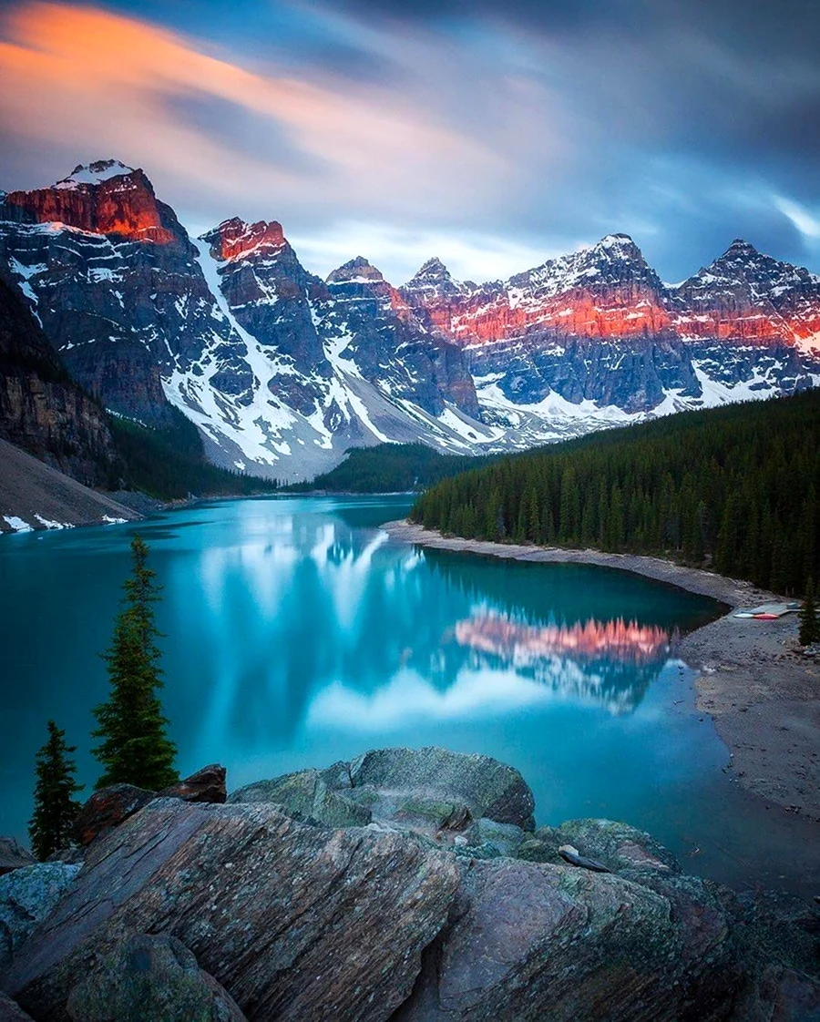 Озеро Морейн в Канаде. Картинка