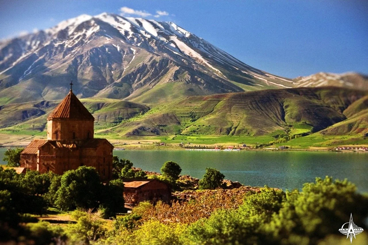 Озеро Севан Армения. Красивая картинка