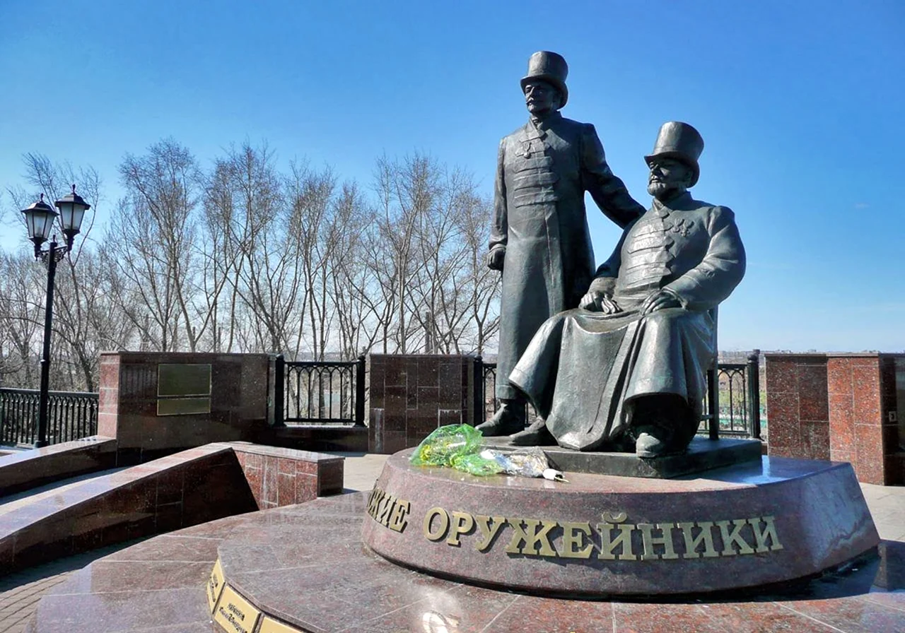 Памятник оружейникам в Ижевске. Поздравление