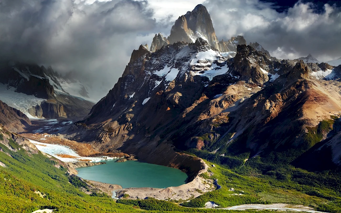 Патагония Аргентина озеро горы. Красивая картинка