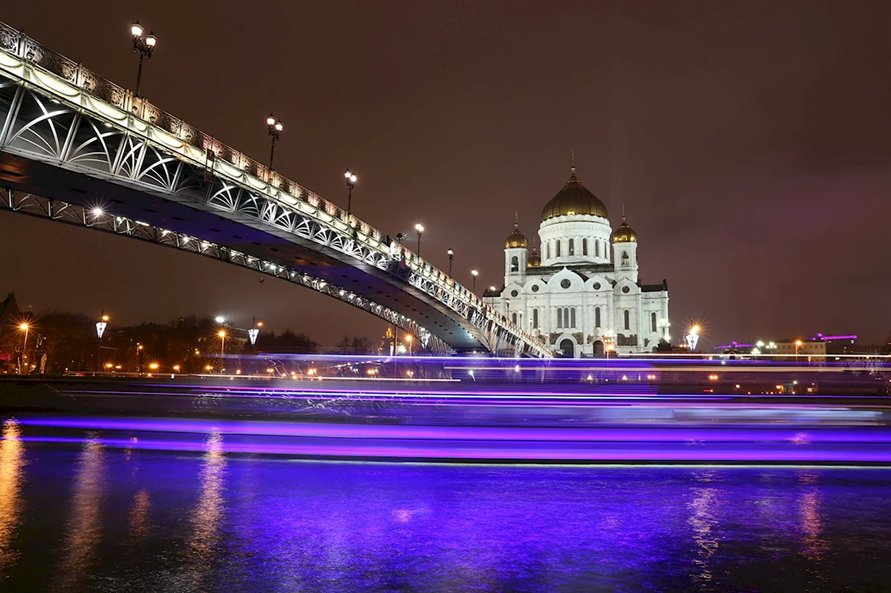 Патриарший мост в Москве. Красивая картинка
