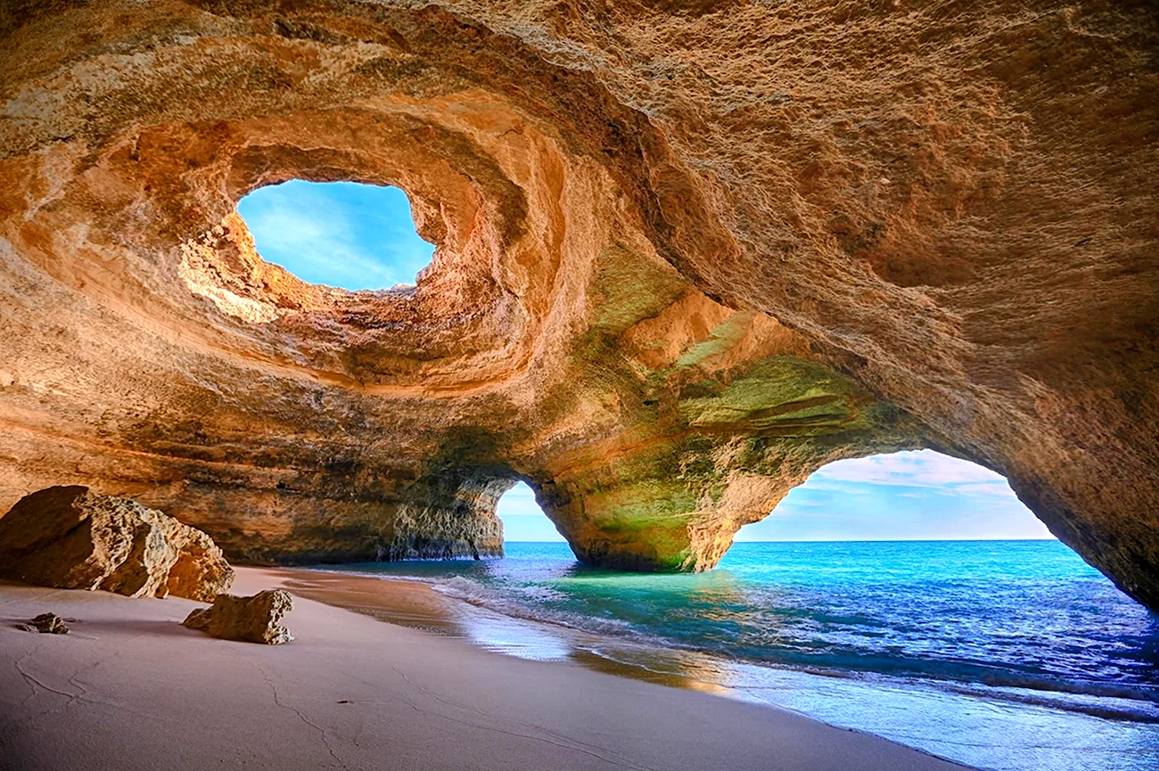 Пещера Бенагил Португалия. Картинка