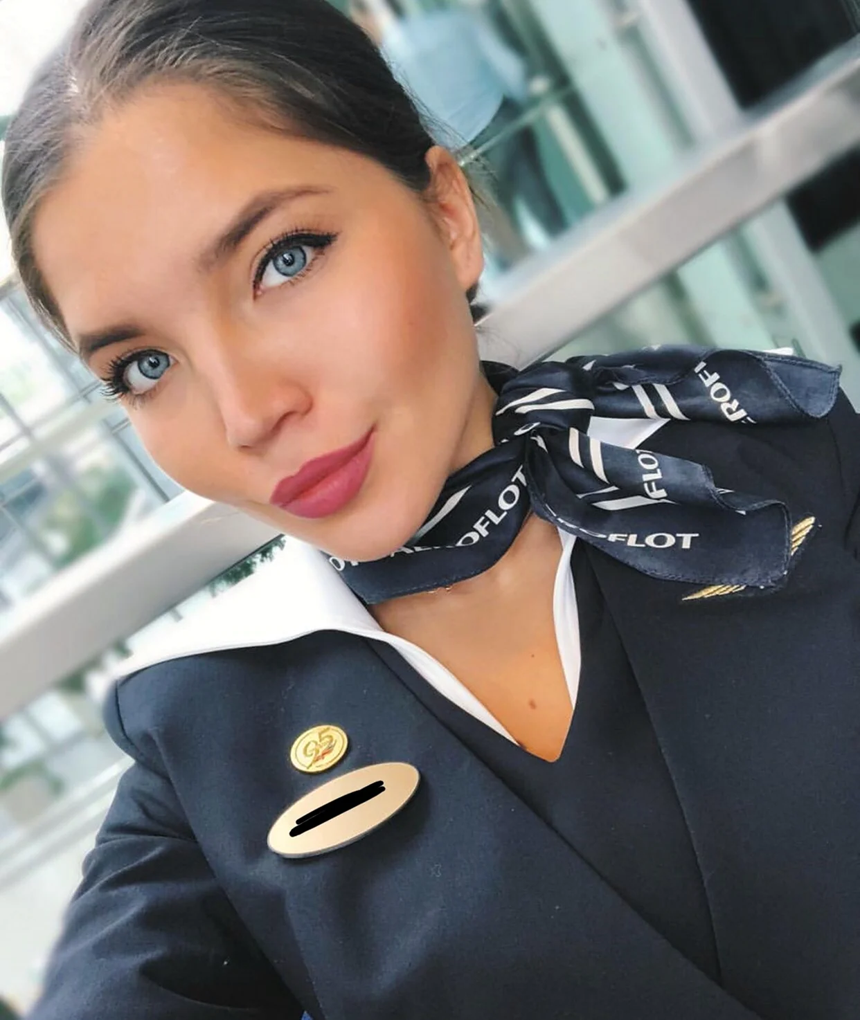 Полина Сметанина стюардесса. Красивая девушка