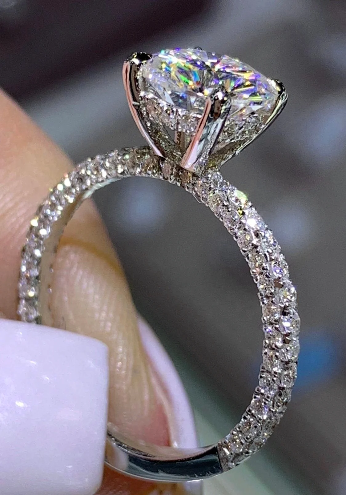Помолвочное 14 Karat Wight Gold Diamond under Halo Wedding. Красивая картинка