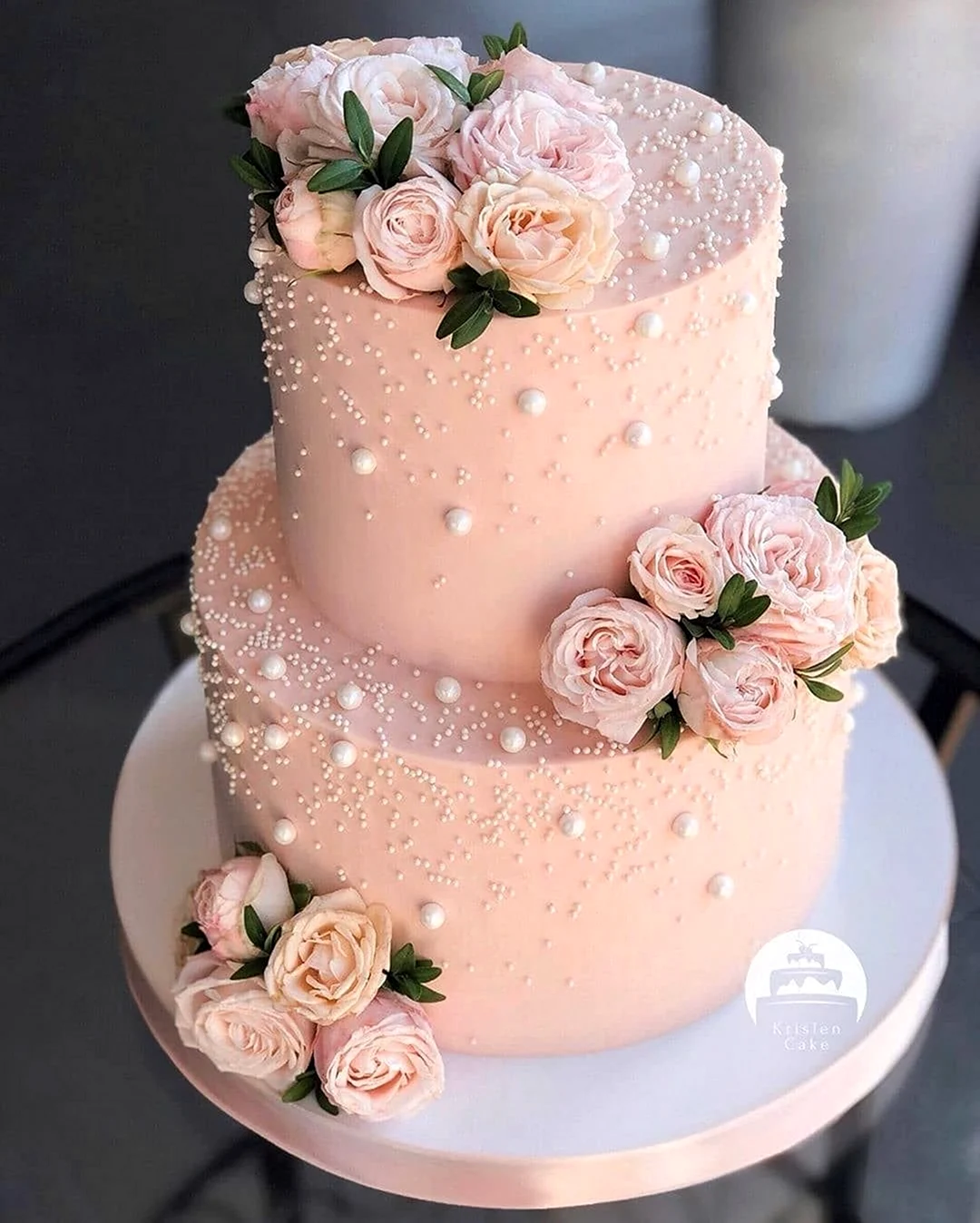 Пудровый торт на свадьбу. Красивая картинка