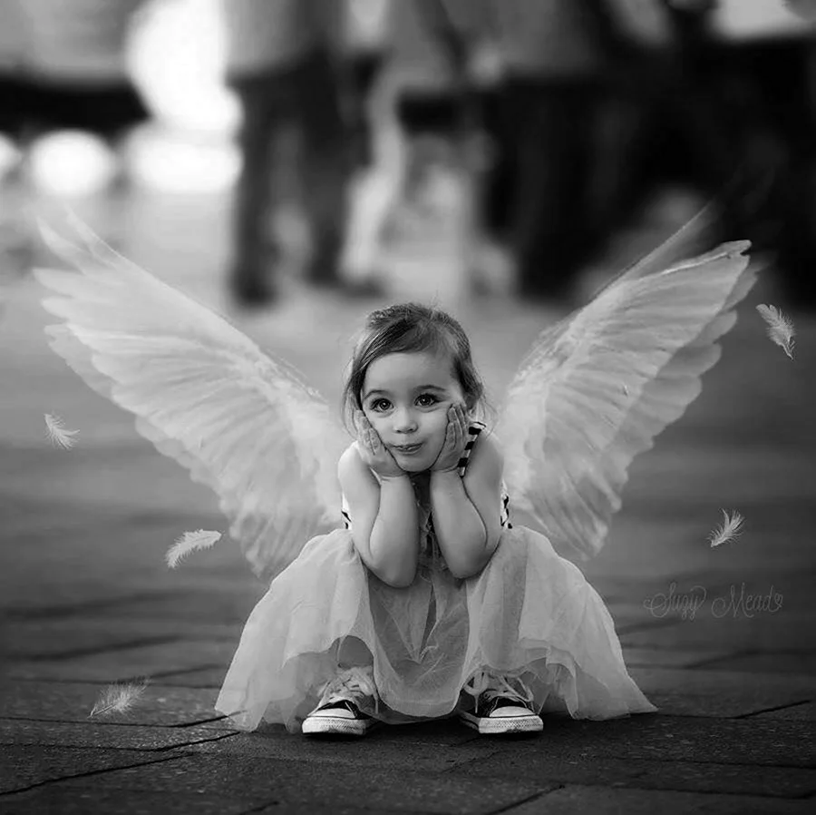 Ребенок с крыльями ангела. Красивая картинка