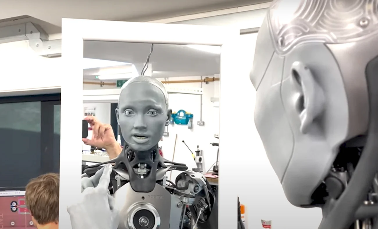 Робот-гуманоид Ameca в ОАЭ. Прикольная картинка
