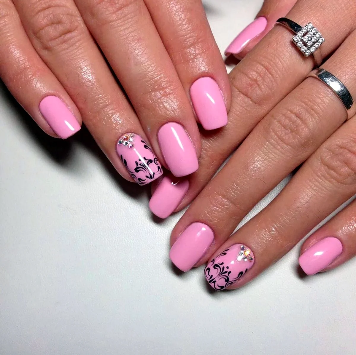Розовые ногти. Красивая картинка