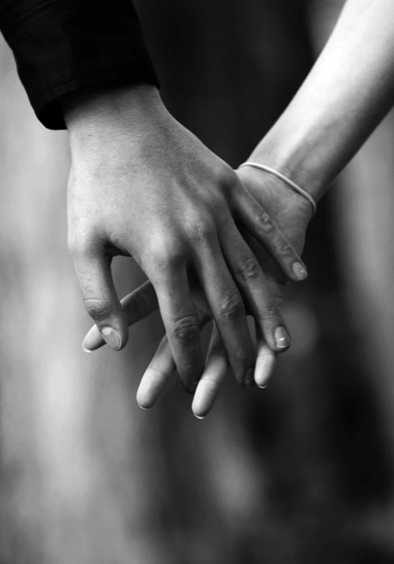 Руки влюбленных