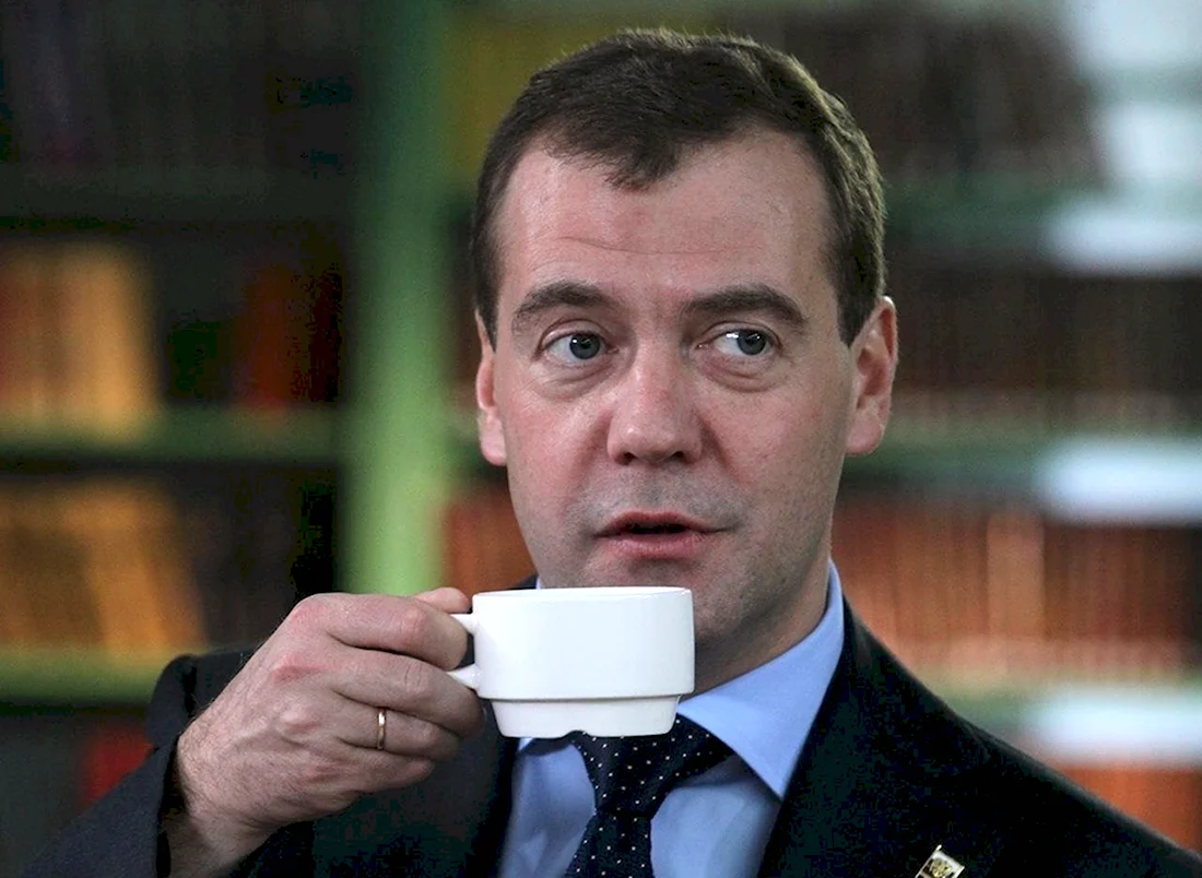 Руссиано Медведев. Открытка на каждый день