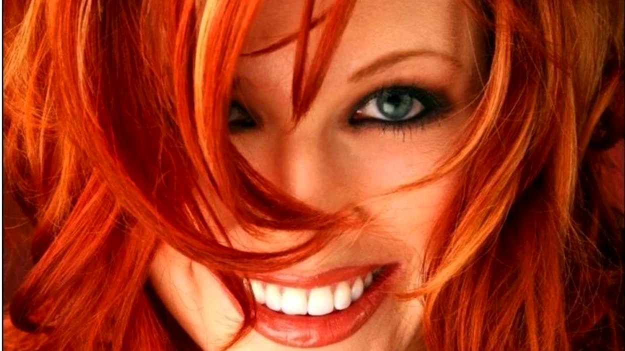 Рыжий цвет волос. Красивая девушка