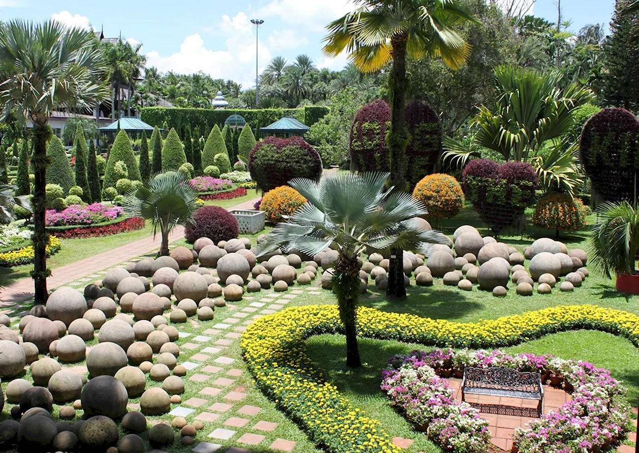 Сад Нонг Нуч в Паттайе. Красивая картинка