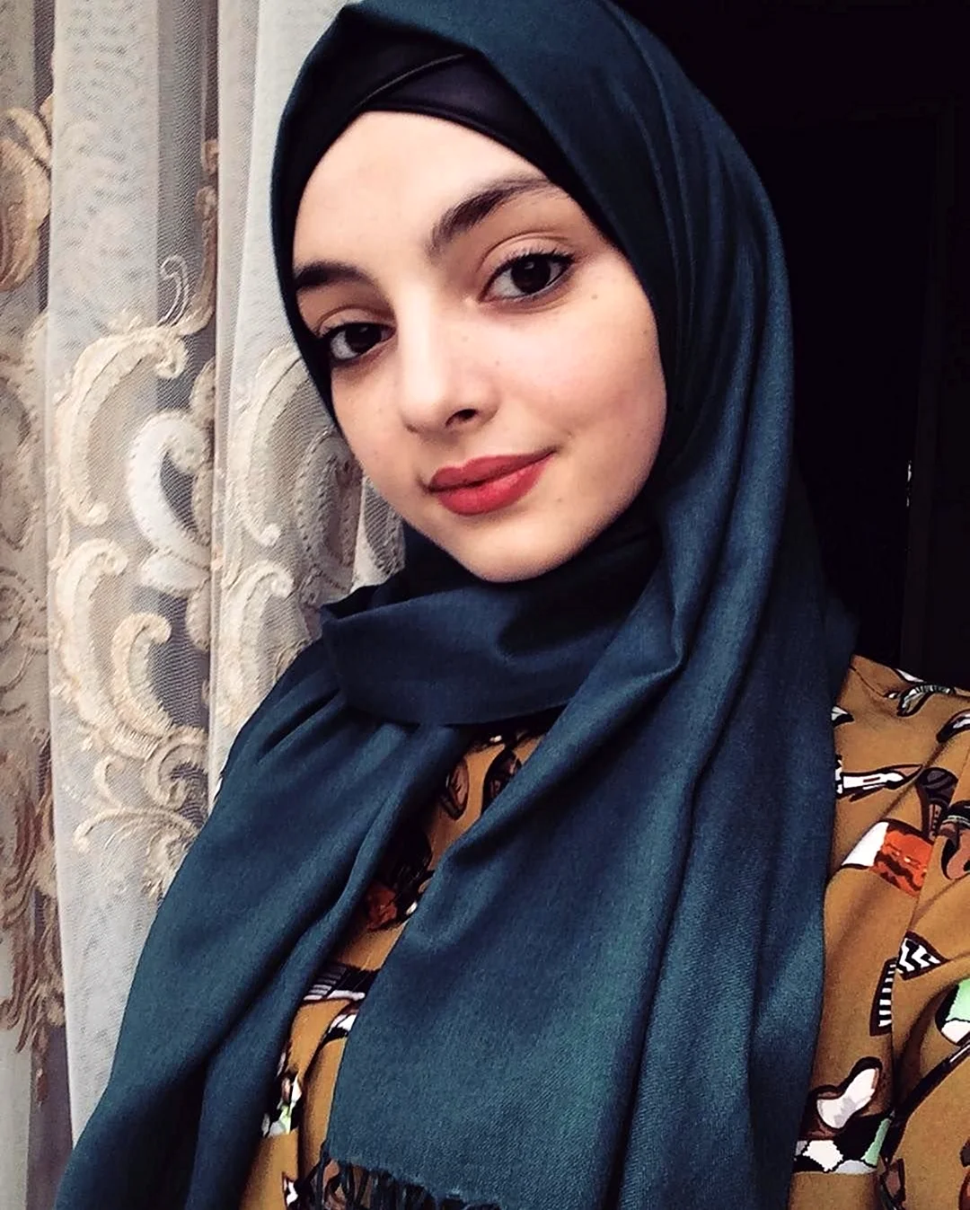 Салихат Касумова в хиджабе 2020. Красивая девушка