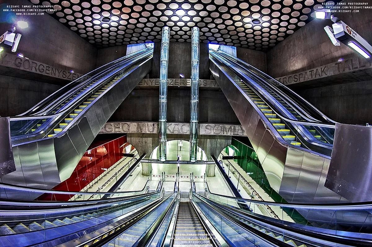 Самая футуристичная станция метро Москвы. Красивая картинка
