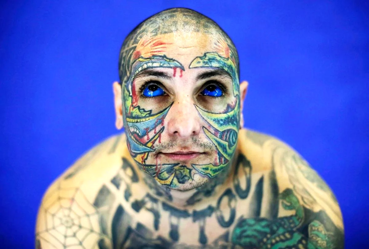 Самый татуированный человек. Картинка