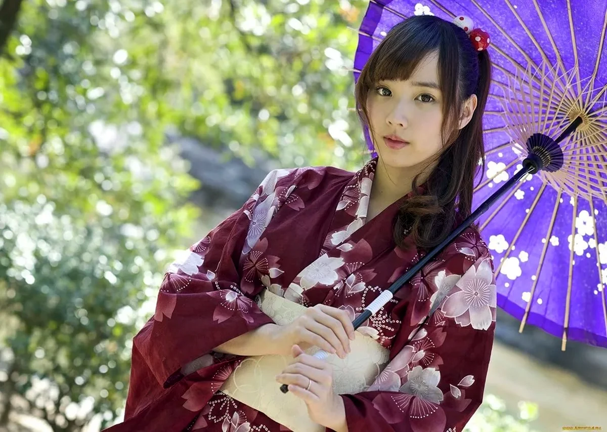 Саори Хара в кимоно. Красивая девушка