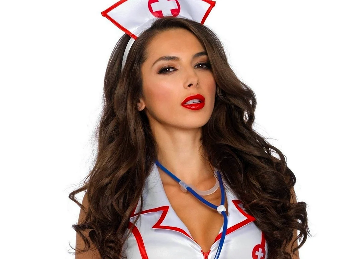 Сара Макдональд медсестра. Красивая девушка