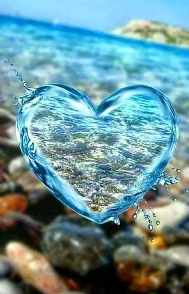 Сердце из воды. Красивая картинка