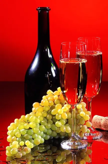 Шампанское и виноград. Красивая картинка