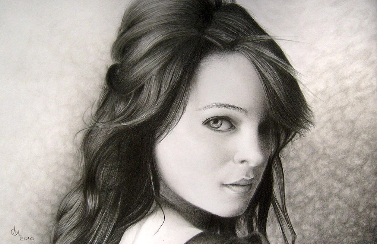 Шеннен Доэрти портрет карандашом. Красивая девушка
