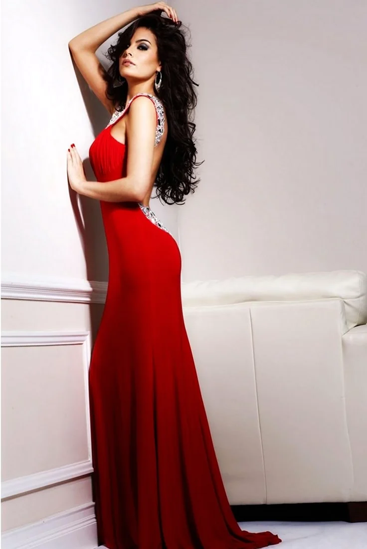 Шерри Хилл красное платье. Красивая девушка