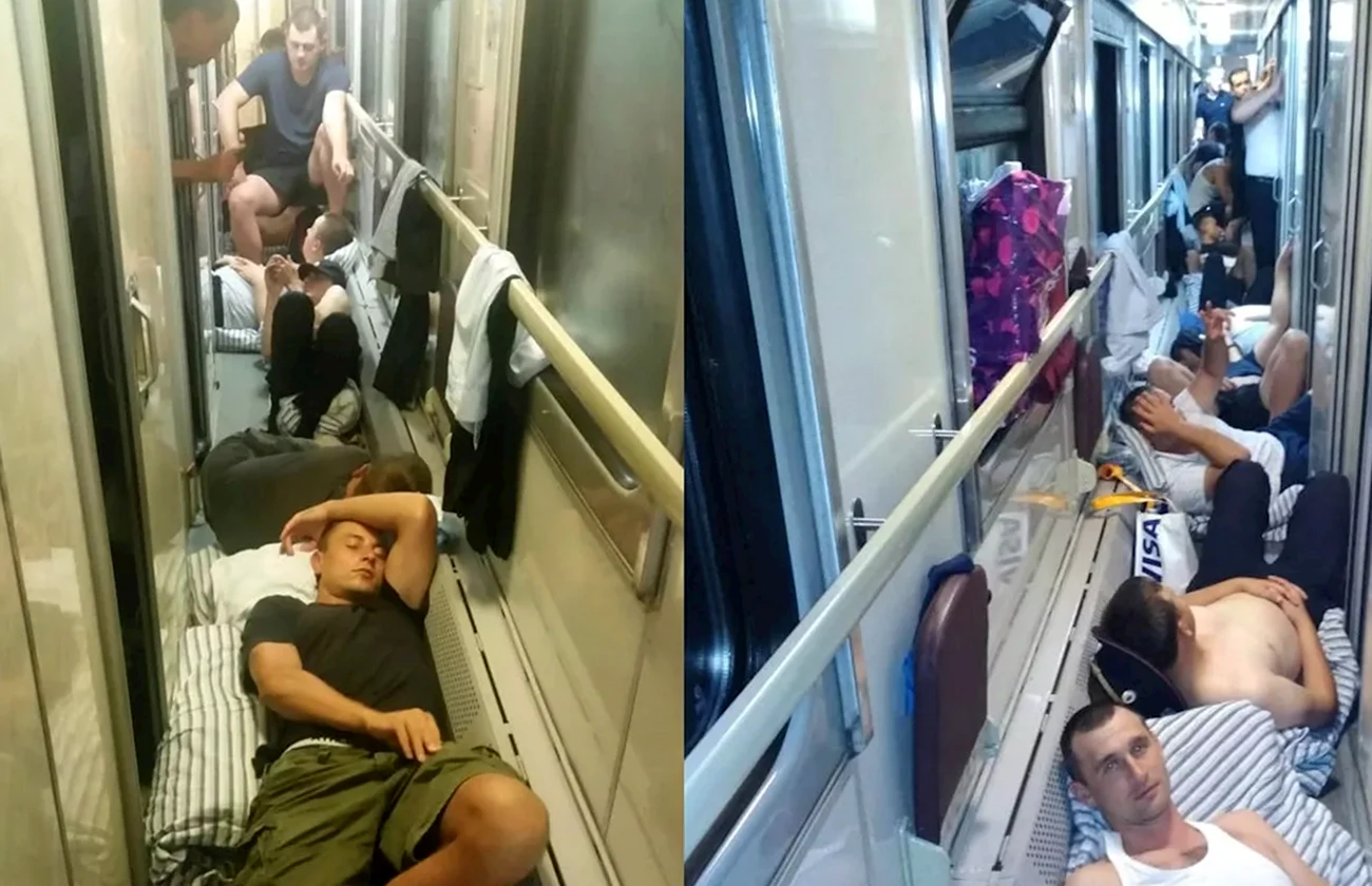 Смешные люди в поезде. Картинка
